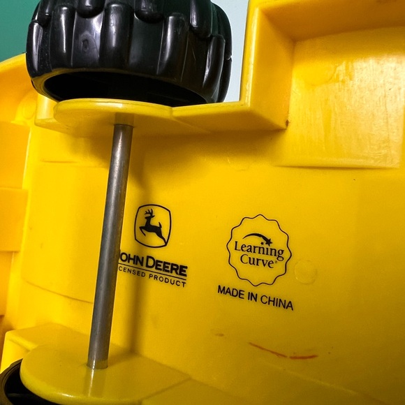 John Deere tractor toy diecast and trailer - Picture 5 of 5